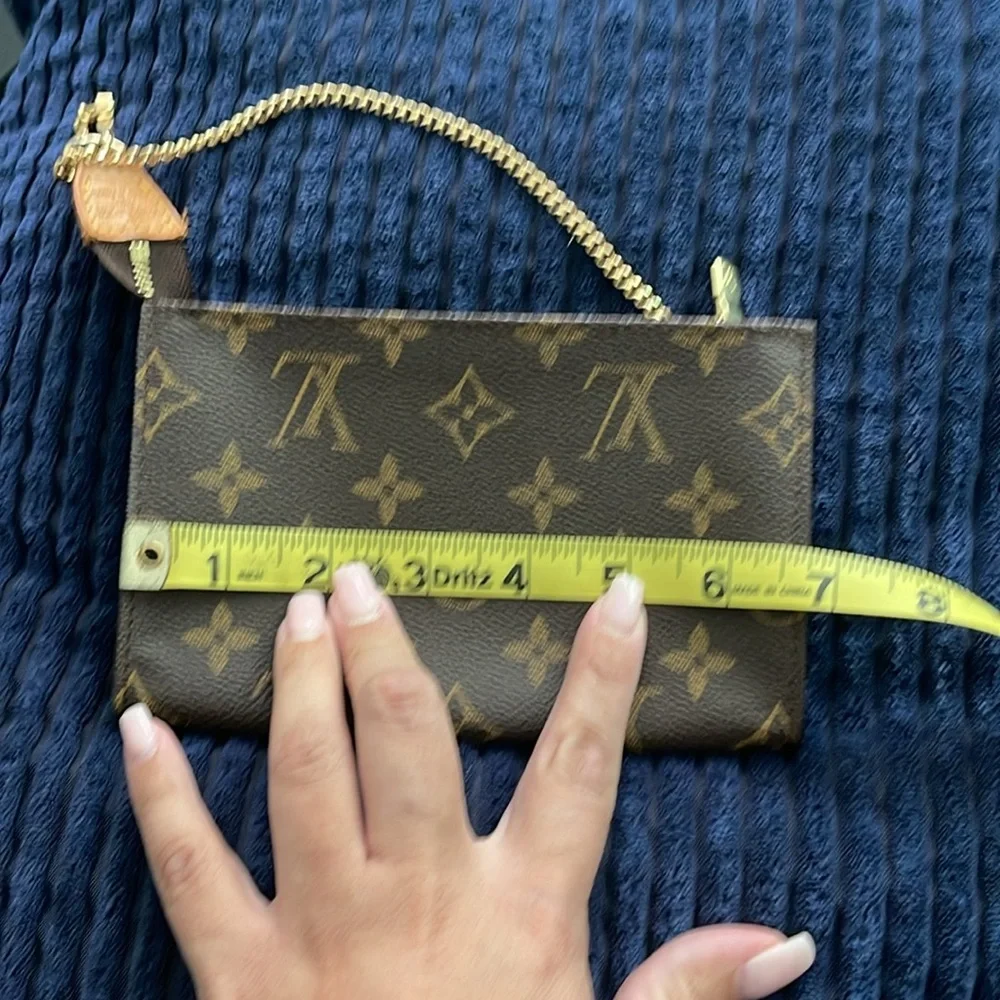 Louis Vuitton Monogram Pochette - Picture 9 of 11